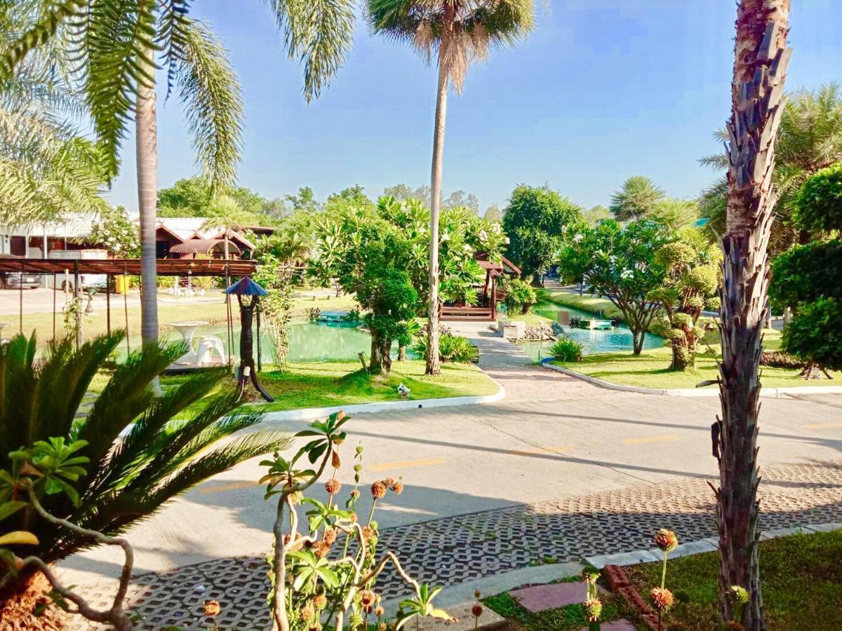 Jintana Resort Buriram Extérieur photo