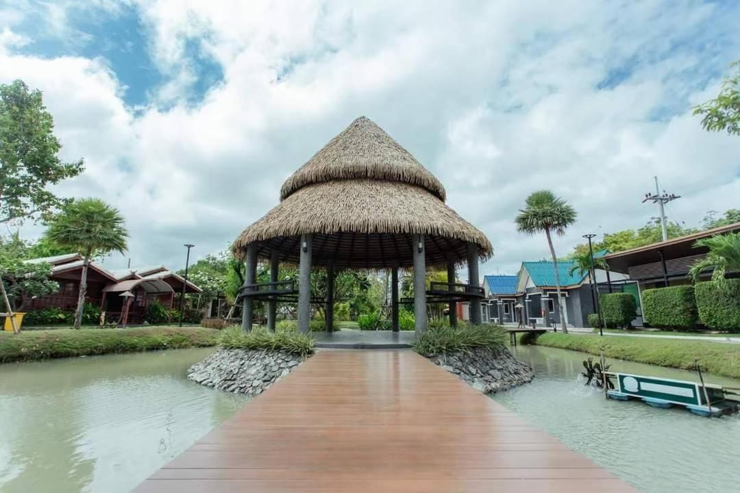Jintana Resort Buriram Extérieur photo